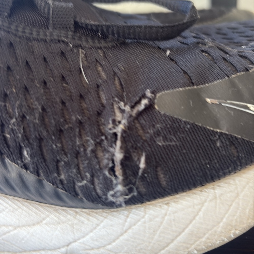 Nike Air 270 Black and White Sneakers mens 12 - Picture 3 of 7